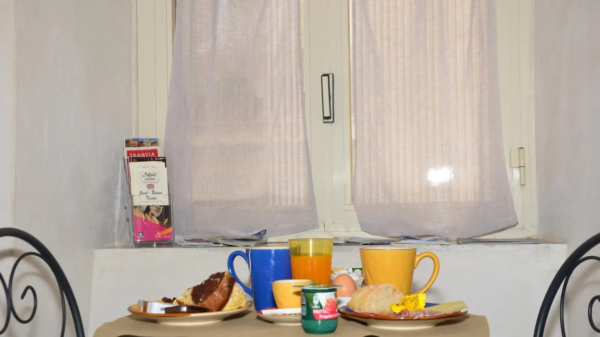 Vicoli Di Napoli B&B 3*, نابولي